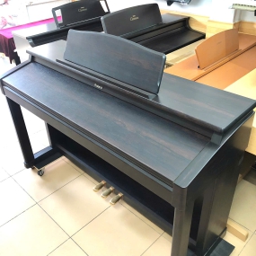 Đàn piano Roland KR-570