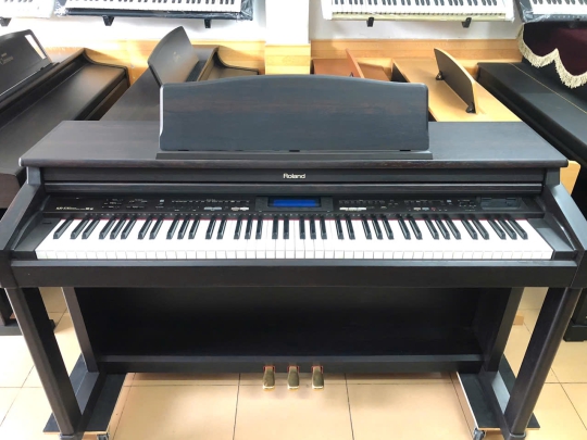 Đàn piano Roland KR-570