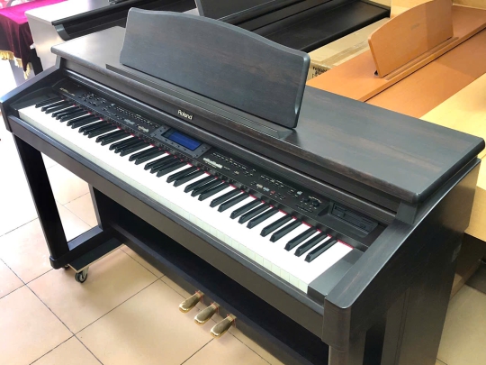Đàn piano Roland KR-570