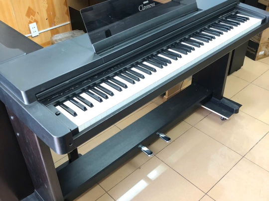 Đàn piano Yamaha CLP-550