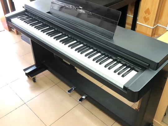 Đàn piano Yamaha CLP-550