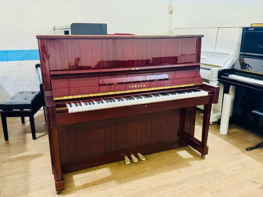 Đàn Piano cơ Yamaha W108B