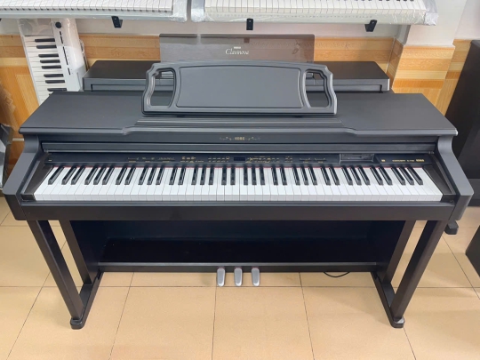 Piano Korg C-700