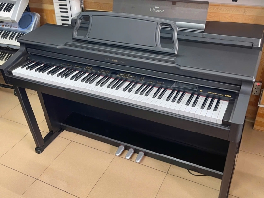 Piano Korg C-700
