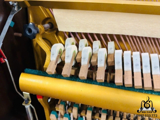 Piano cơ Yamaha W102