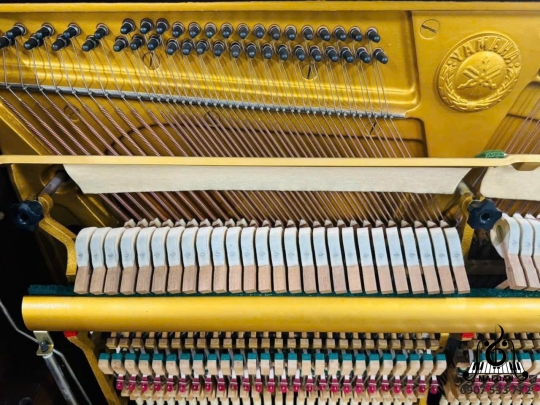 Piano cơ Yamaha W102