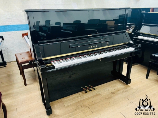 Piano cơ Yamaha UX