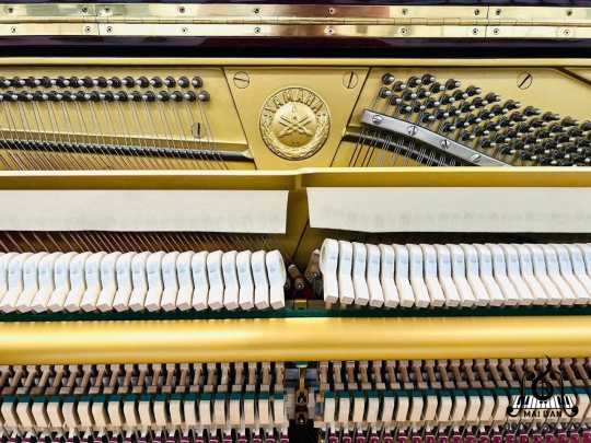 Piano cơ Yamaha W108B