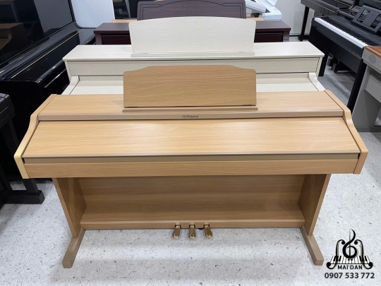 Piano Roland RP-501